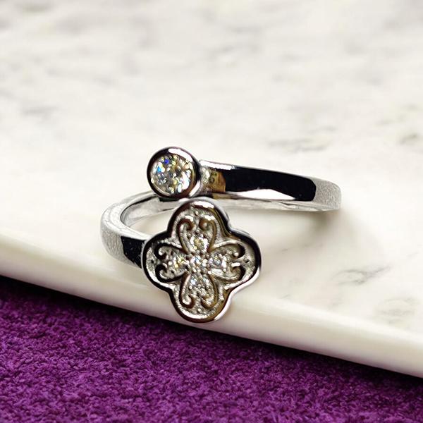 Adjustable Ring Floral Design with Diamond