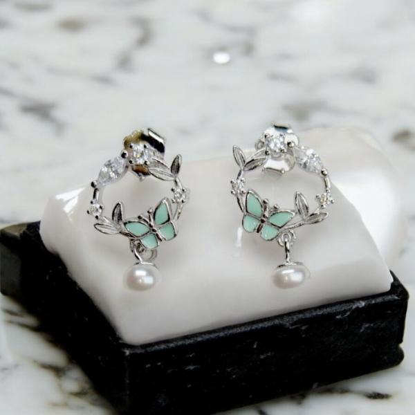 Earrings of Green Butterfly and Leaf Combination