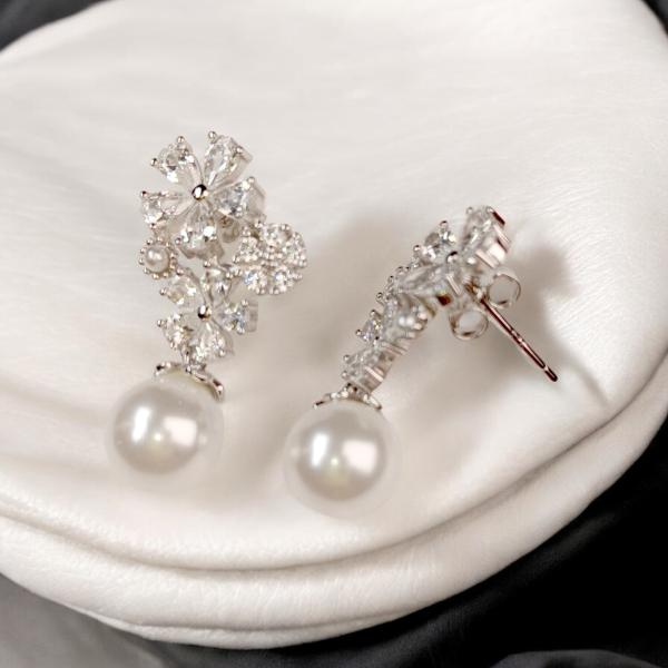 Earrings with Cubic Zirconia and Floral Design