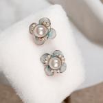 Earrings of Floral Shape with Pearl