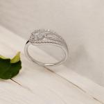 Ring with Premium Oval Style Inlaid with Diamond